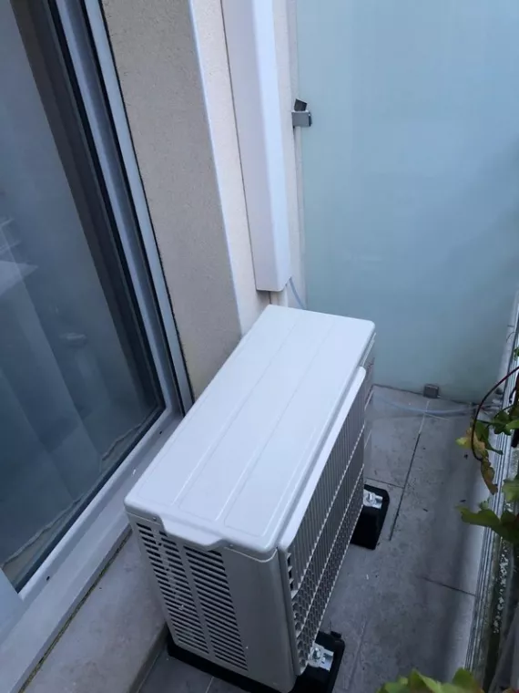 Effectuer l'entretien d'une pompe à chaleur air / air Mitsubishi dans une maison familiale, Aulnay-sous-Bois, Green Solutions